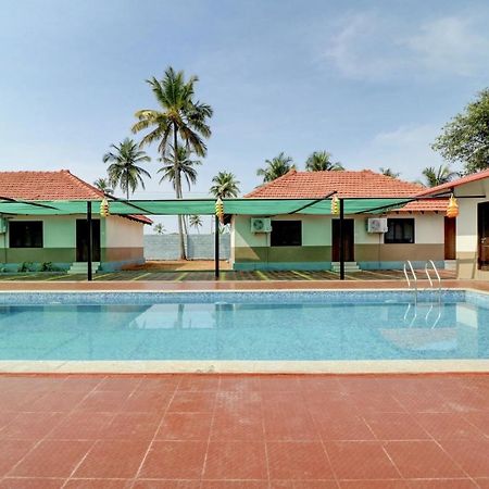 Vaccinated Staff - Capital O 77266 Light House Beach Resort Pangala Exterior photo