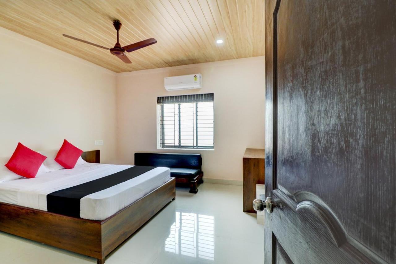 Vaccinated Staff - Capital O 77266 Light House Beach Resort Pangala Exterior photo